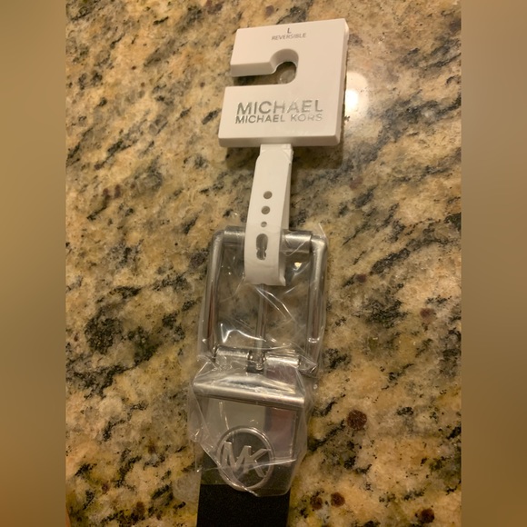 Michael Kors Reversible Belt - Picture 5 of 6